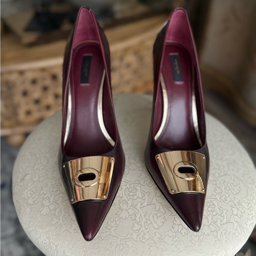 Vintage COACH leather Burgundy Stiletto Heels pumps gold detail - Picture 9 of 11